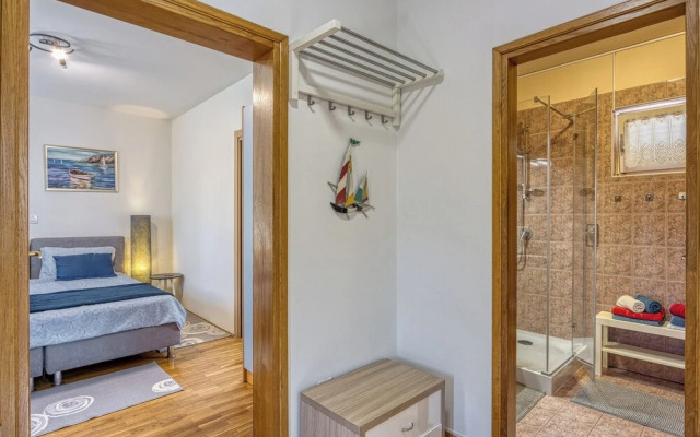 Small Holiday Home Jakara 5