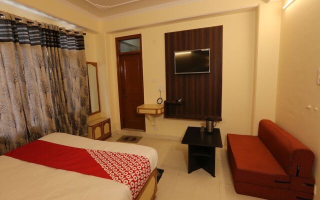 OYO 14212 Tanwar Regency