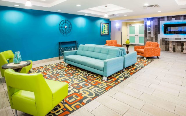 La Quinta Inn & Suites by Wyndham Rochester Mayo Clinic S