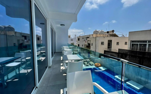 Sunny Blue Hotel