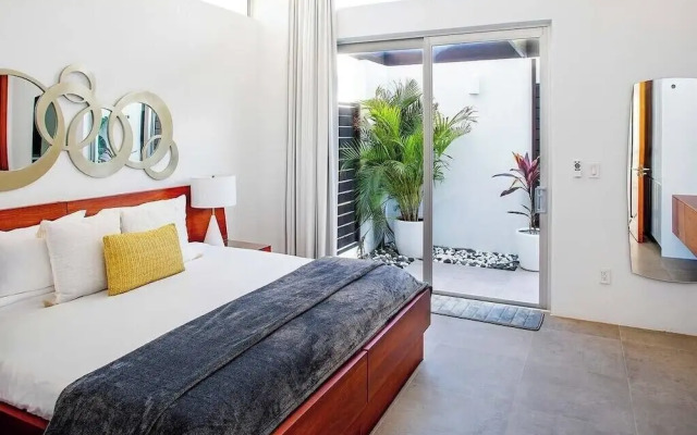 Oceanside Vacation Villa With Hotel Amenities v10