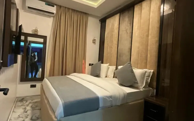 Livingstone Luxury Apartment