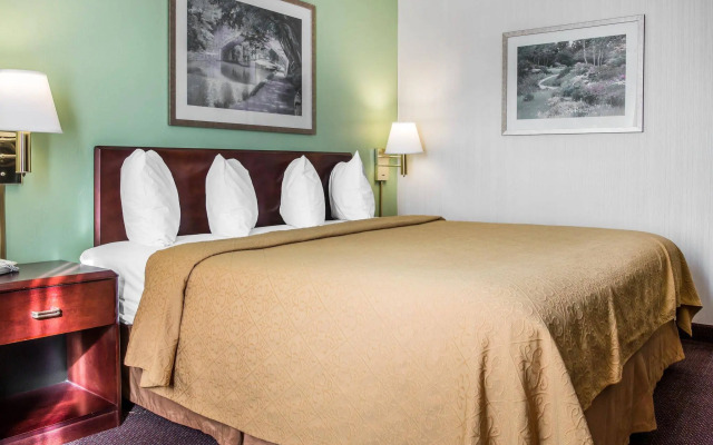 Quality Inn Toledo Airport