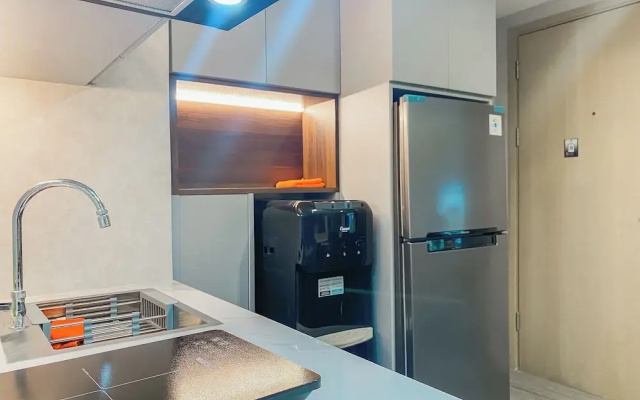 Homey And Modern Look 3Br At Meikarta With Balcon Apartment