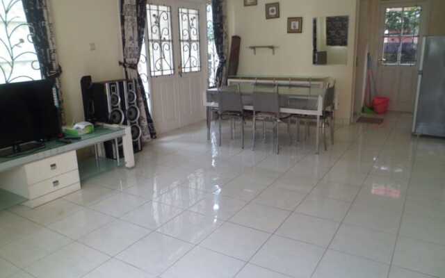 Villa Kota Bunga Mawar