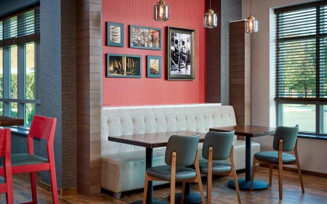 Holiday Inn Hotel & Suites Oakville @ Bronte by IHG