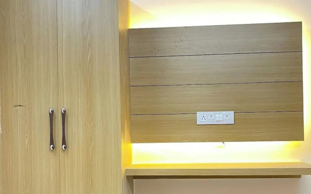 Host varanasi