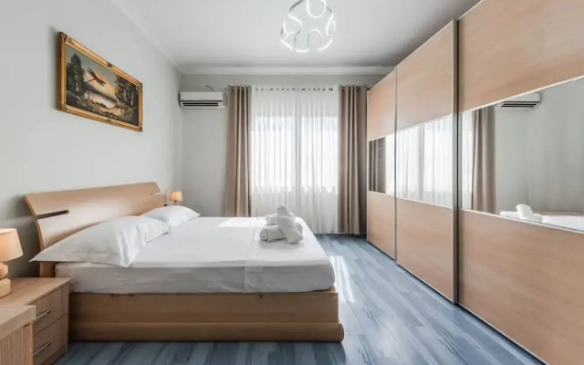 The Old-clock Apartment