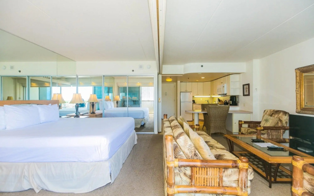 Spacious One Bedroom Harbor View Condos at Ilikai Marina With Private Balcony