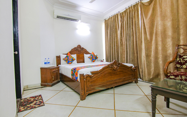 Fabhotel Singh Suite