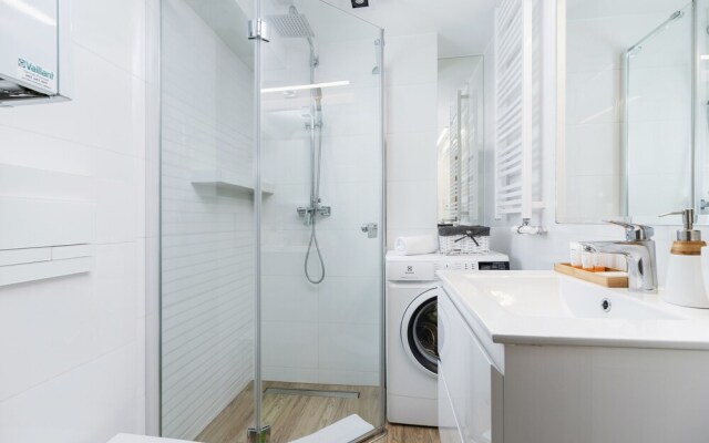 Modern Studios Stachowicza by Renters