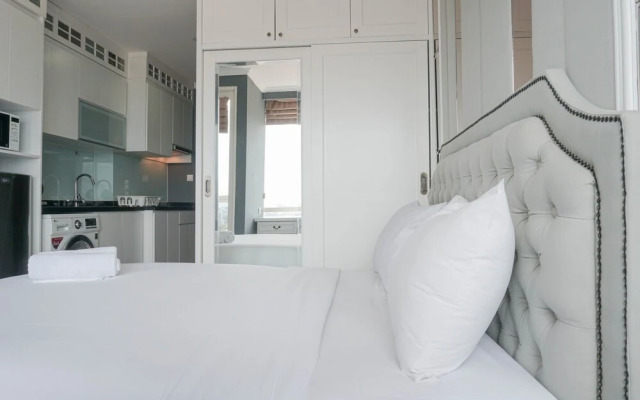 Comfy and Wonderful Studio Menteng Park Apartment