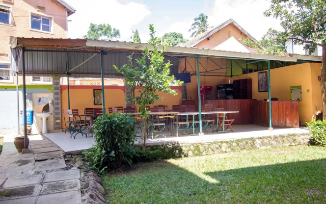 Parkview Safari Hotel and Apartments