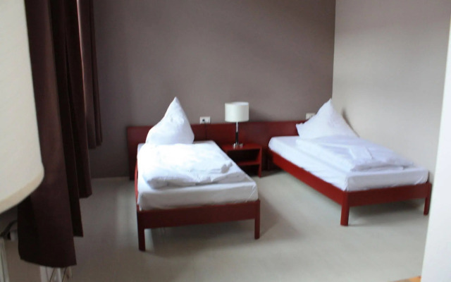 Отель Plus Berlin