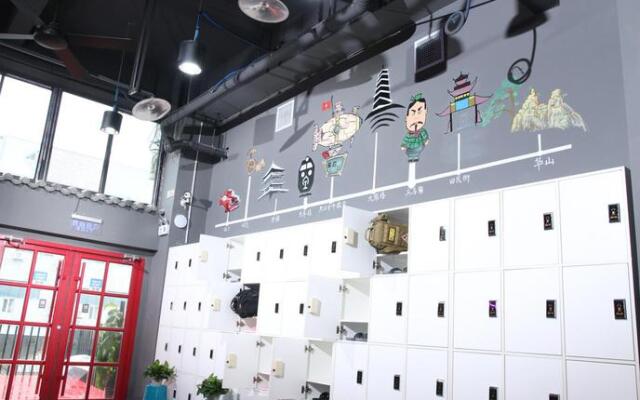 Xian Black Stone Capsule Youth Hostel