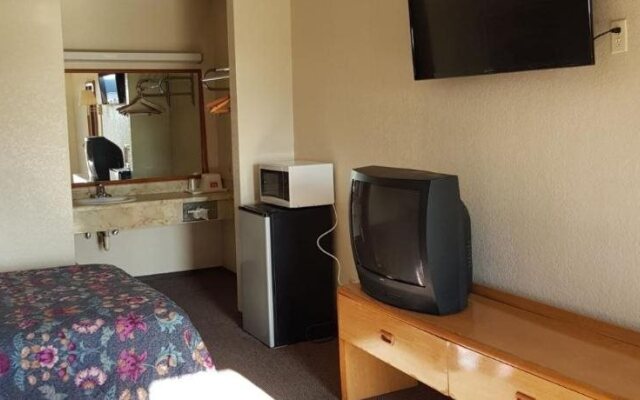 Regency Inn & Suites Bay City