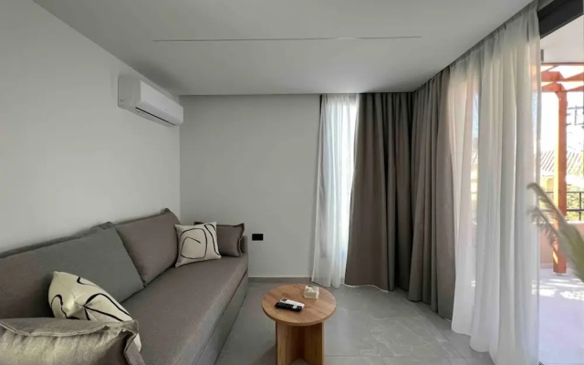 Senaon Urban Living Euphoria With Jacuzzi