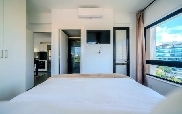 Chic City Center Stay With Stunning View