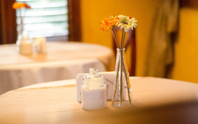 Via Emilia Bed and Breakfast Restaurante
