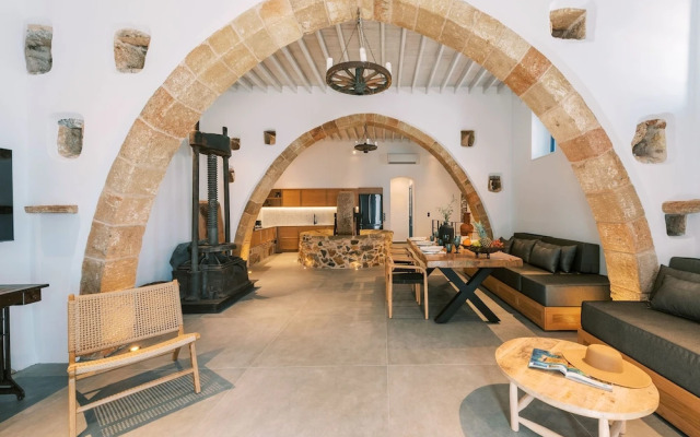 Kalathos Square Luxury Suites