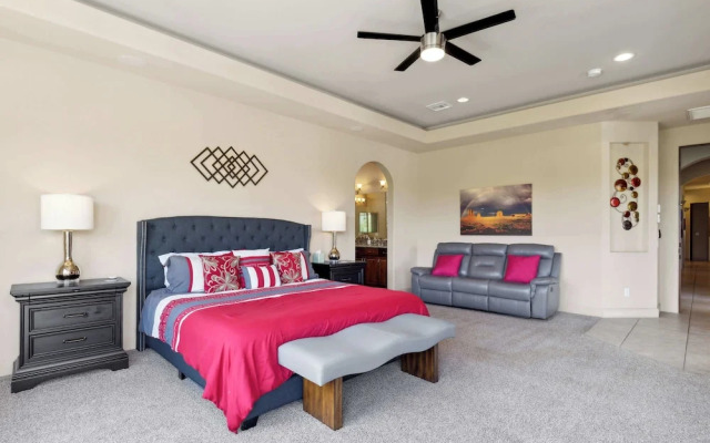 East Mesa Desert and Mountain Views: 5br, Pool