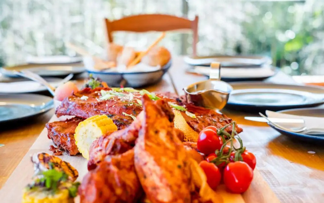 Woodenbridge Hotel & Lodge