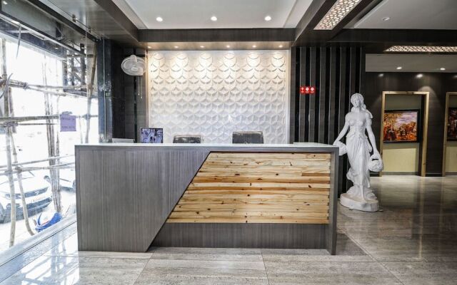 OYO 15556 Hotel Wind Palace