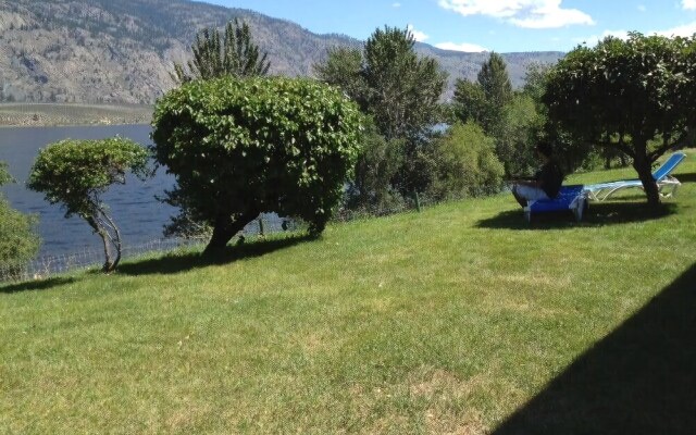 Vineyard on the Lake - 4 Bedroom Villa