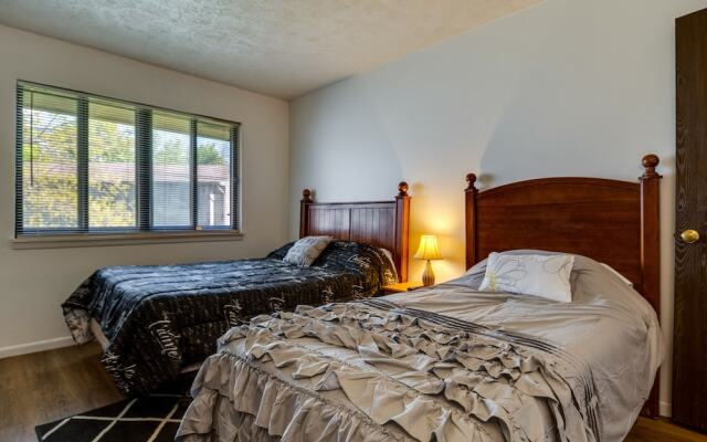 Lawrence Vacation Rental ~ 12 Mi to Indianapolis!