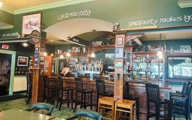 County Clare Irish Hotel & Pub