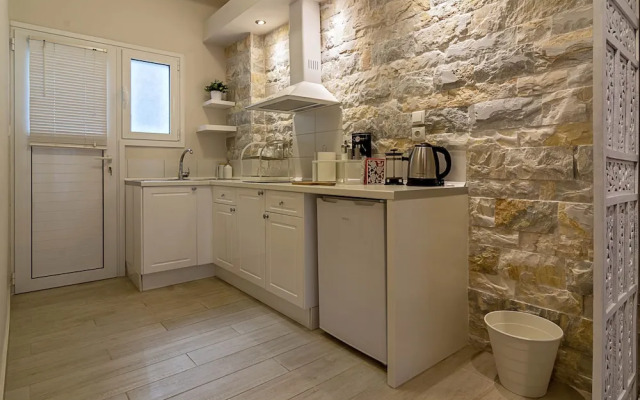 Parthenon Stones apt in Koukaki area