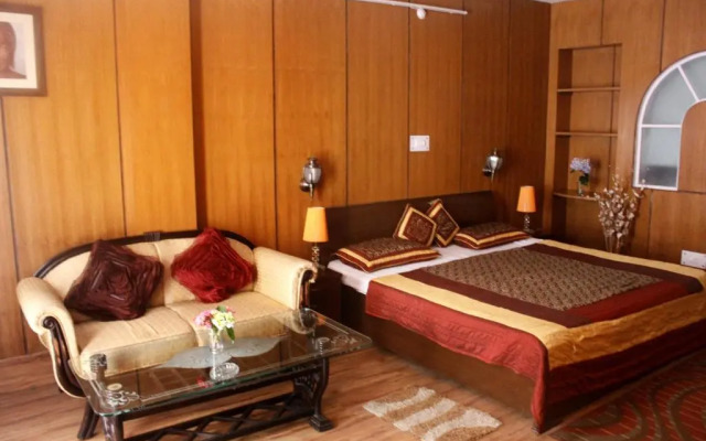 Hotel Himshikhar