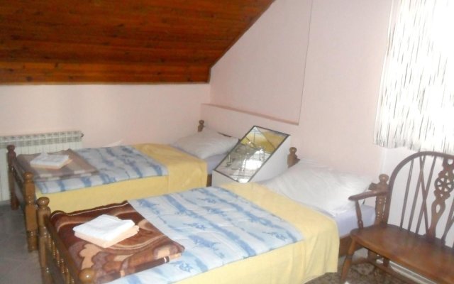 House With 4 Bedrooms in Kutina, With Enclosed Garden and Wifi