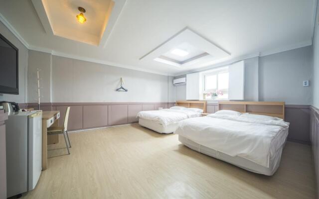 Daegu Foreigner only Guest House Gyeong`s Hostel