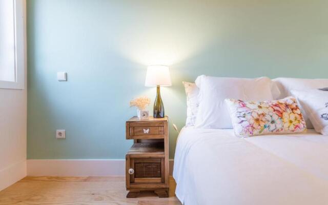 Home in Porto - Cozy 2BR Duplex by LovelyStay
