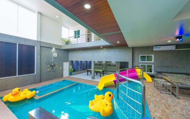 Glass House B4 Pool Villa