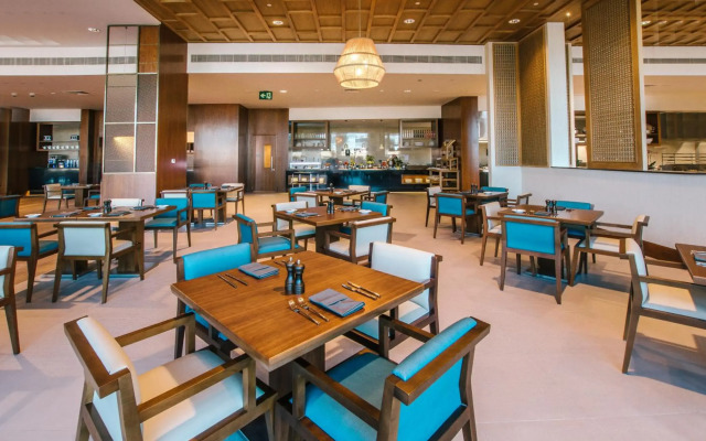 Crowne Plaza Muscat OCEC by IHG