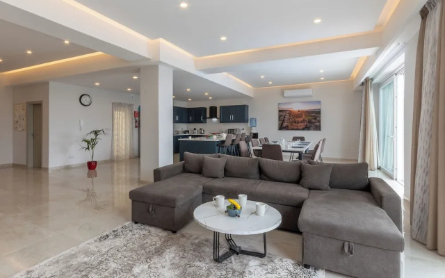 Magnifica Gozitan Villa Pool And Jacuzzi