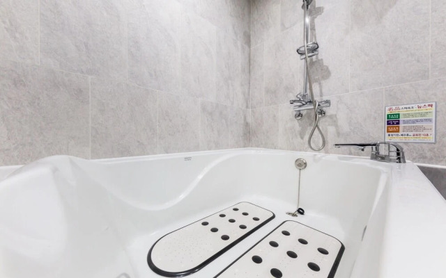 BNW Hotel