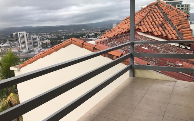 Lomas Apartments & Private Rooms