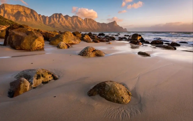 Strand Beach Views