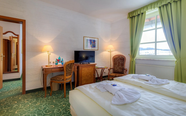 Panorama Berghotel Wettiner Höhe