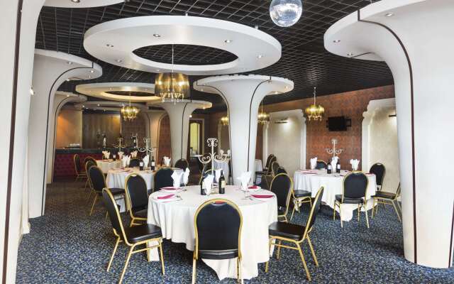 Ramada by Wyndham Oldbury Birmingham