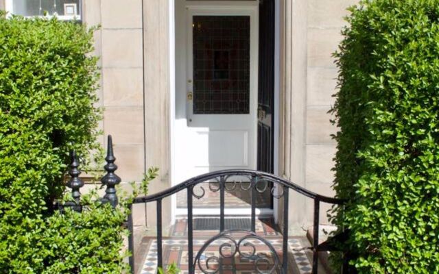 2 Bedroom Stockbridge Apartment