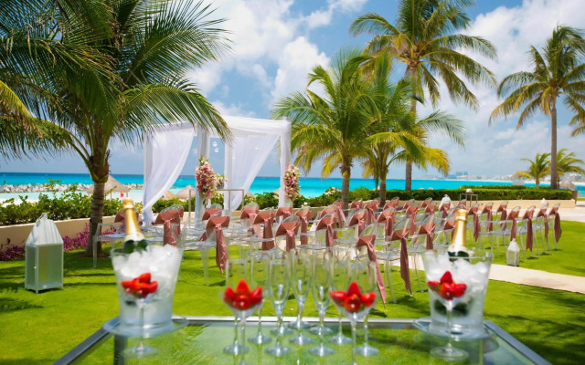 Krystal Grand Cancun