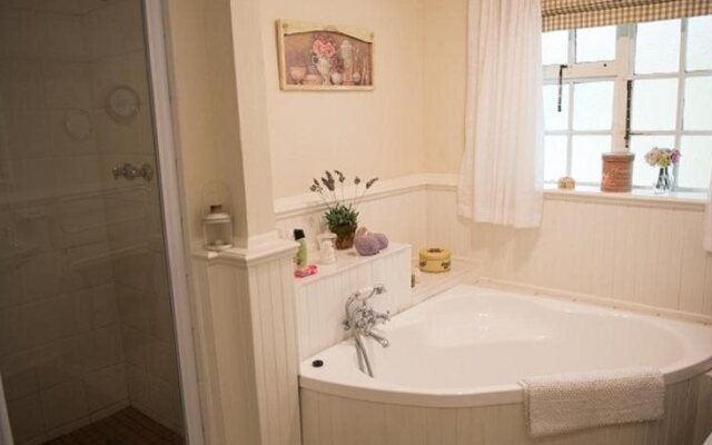 Twin Pools Lodge B and B