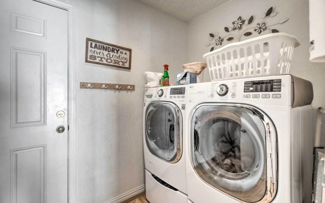 Heated Pool, Views, & Trail Access: Phoenix Escape