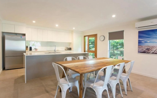 Depper St Charming Beach Side Home in Lovely Location