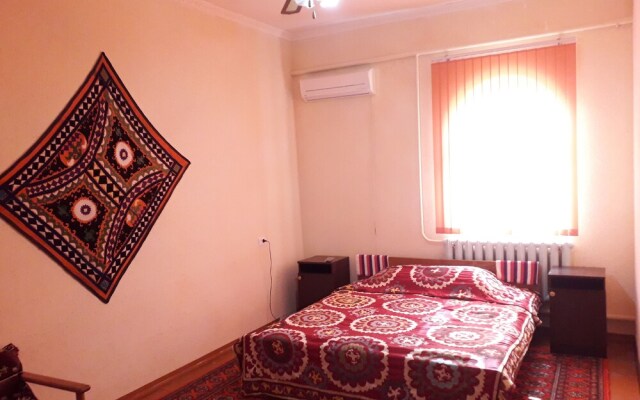 Guest house Sharofat ona