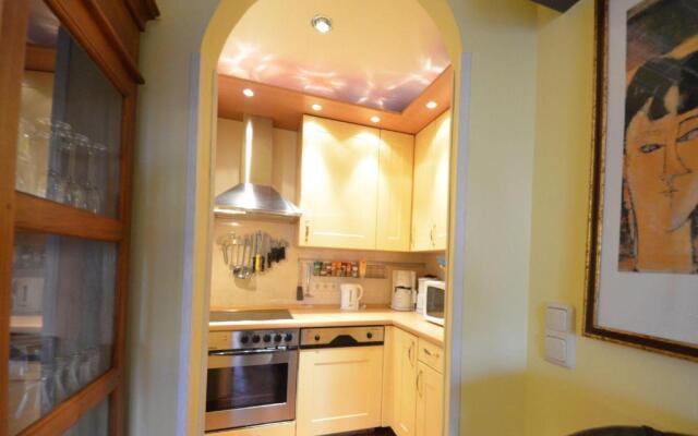 Eck-Reethaus-Sturmhaube